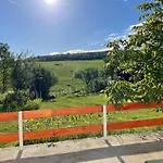 Nyaralo Emberi * Szuhogy
