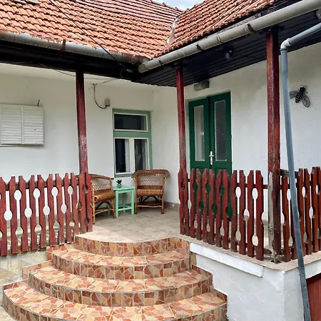 Nyaralo Emberi 別荘