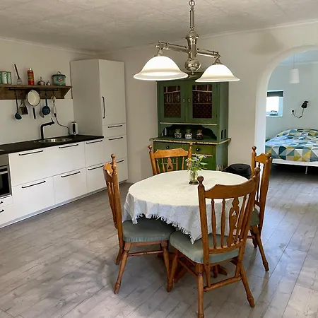 Nyaralo Emberi 別荘 Szuhogy