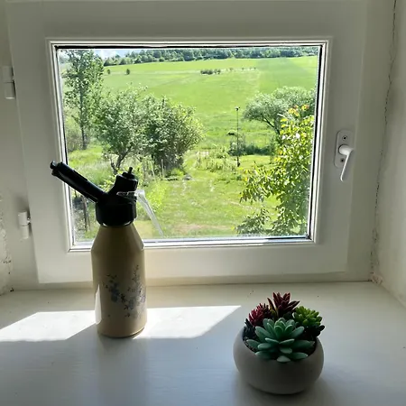 Nyaralo Emberi 別荘 *