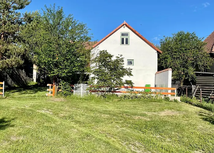 Nyaralo Emberi 別荘 Szuhogy