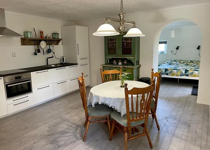 Nyaralo Emberi 別荘 Szuhogy