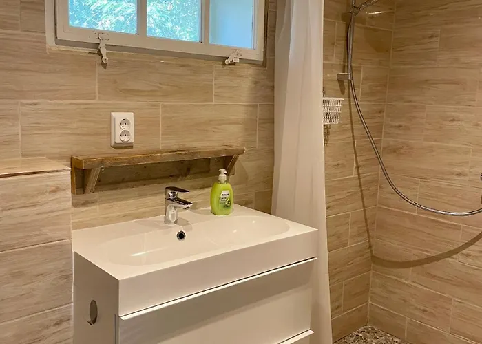 Case de vacanță Nyaralo Emberi